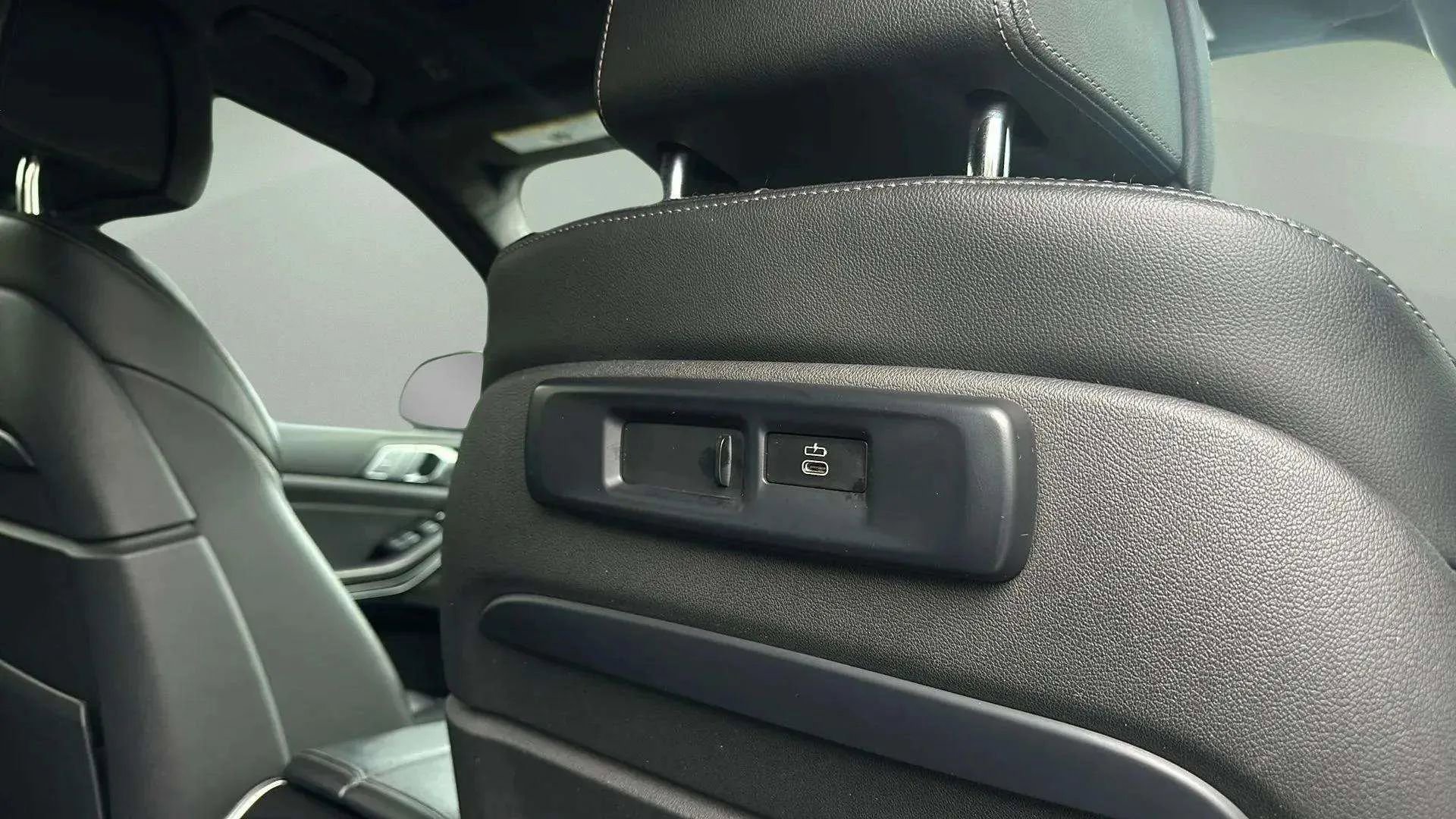 Used 2020 BMW X7 xDrive40i w/ M Sport Package image 29