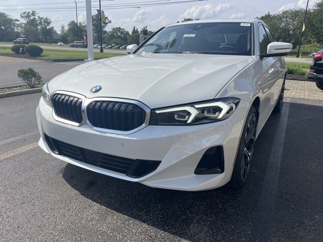 New 2025 BMW 330i xDrive Sedan w/ Premium Package AWD/4WD image 9