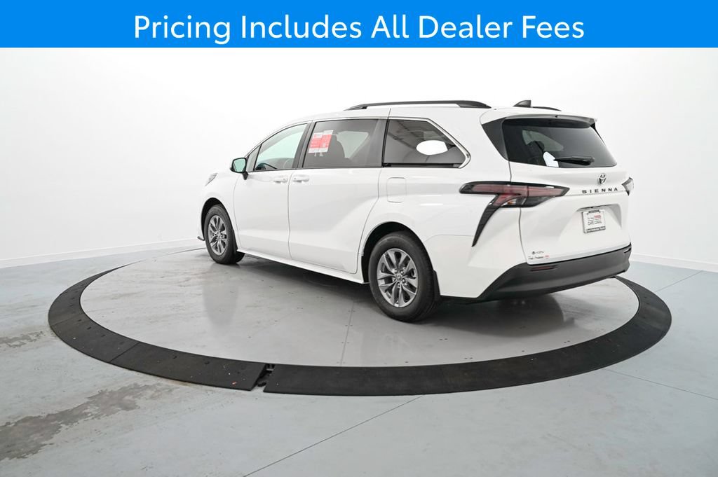 New 2026 Toyota Sienna LE FWD image 8