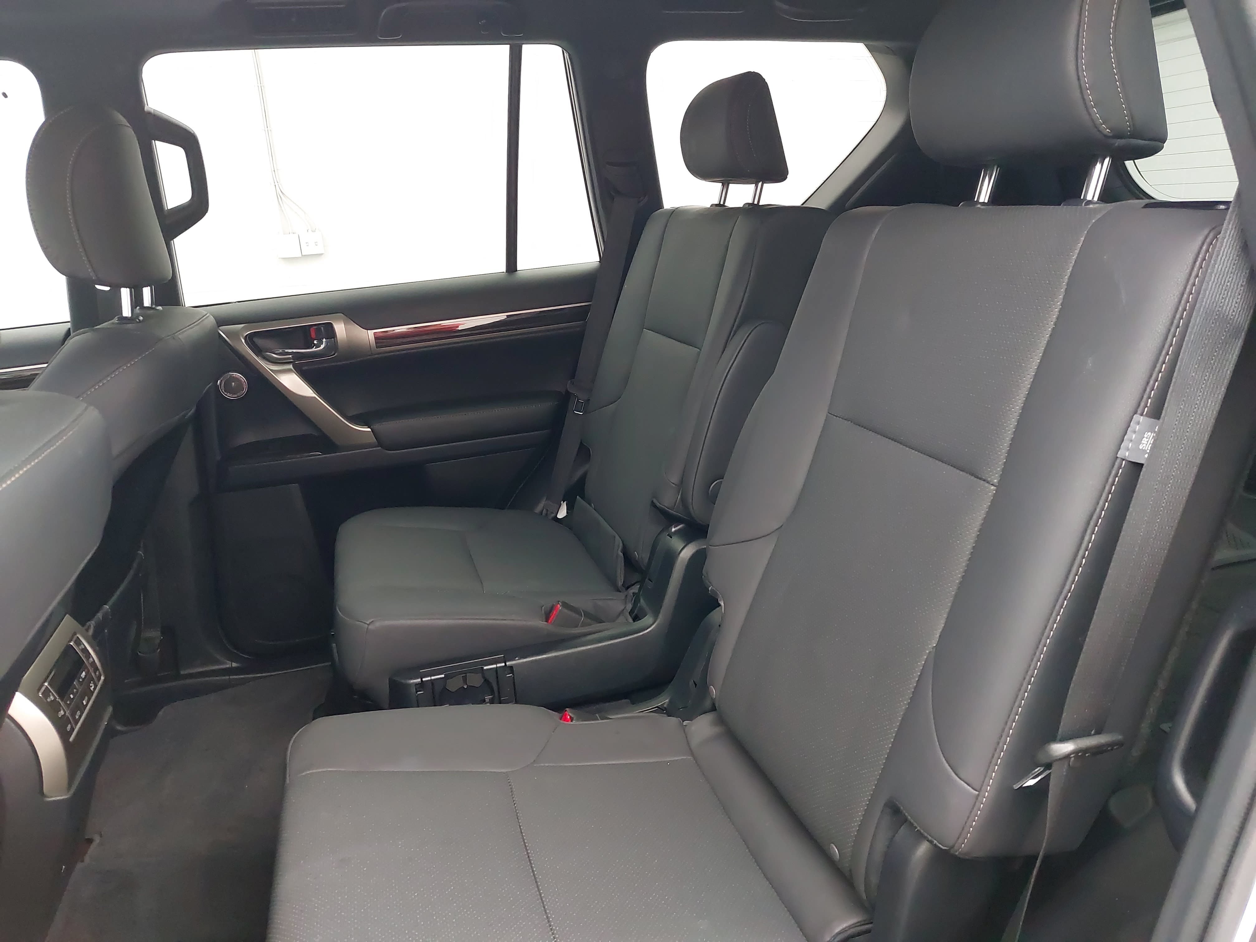 Used 2021 Lexus GX 460 Premium w/ Accessory Package AWD/4WD image 17