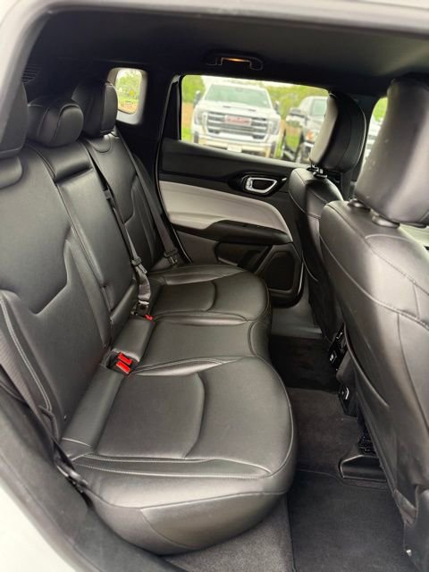 Used 2025 Jeep Compass Limited AWD/4WD image 17