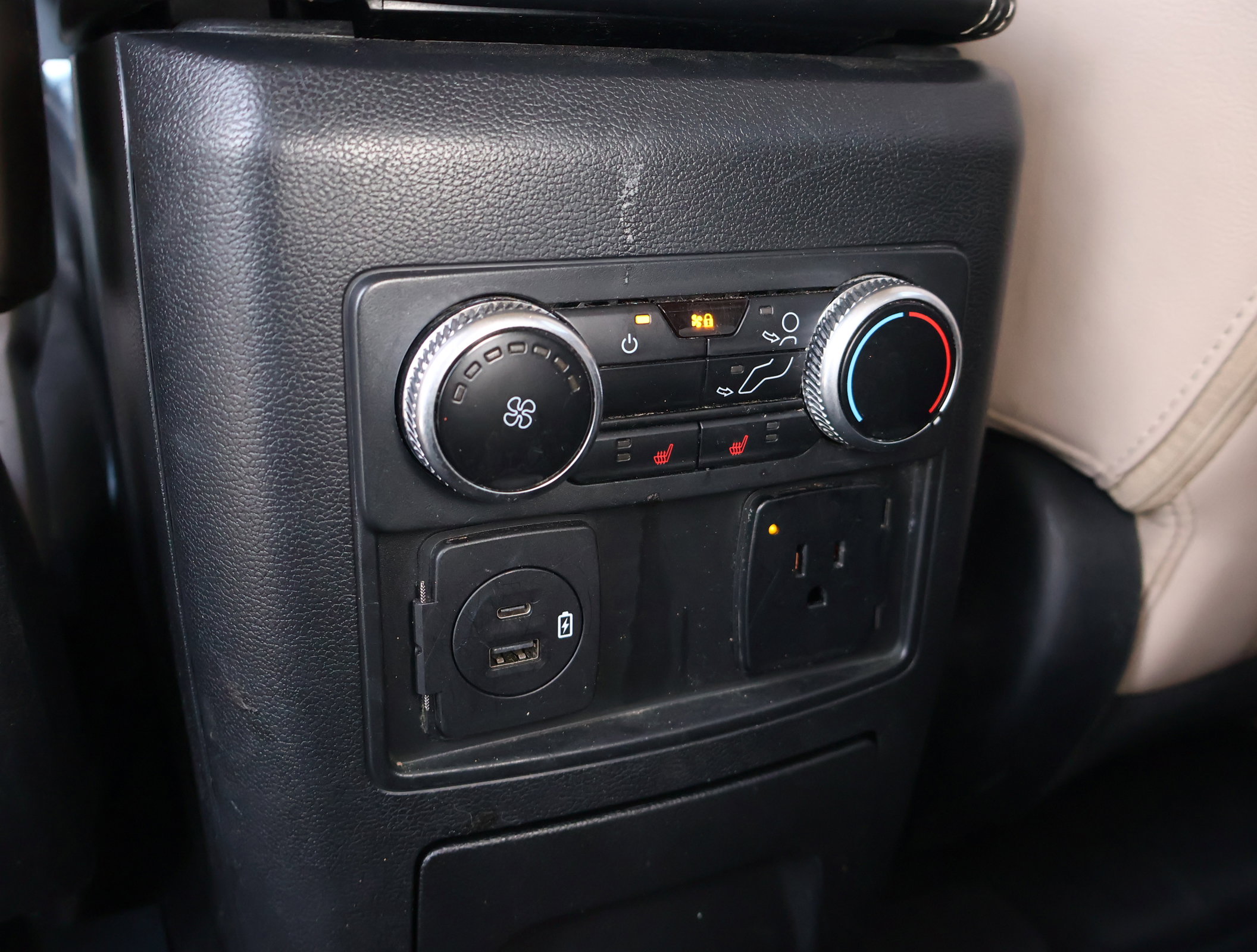 Used 2022 Ford Explorer Limited w/ Equipment Group 301A image 25