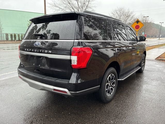 Used 2022 Ford Expedition XLT image 3