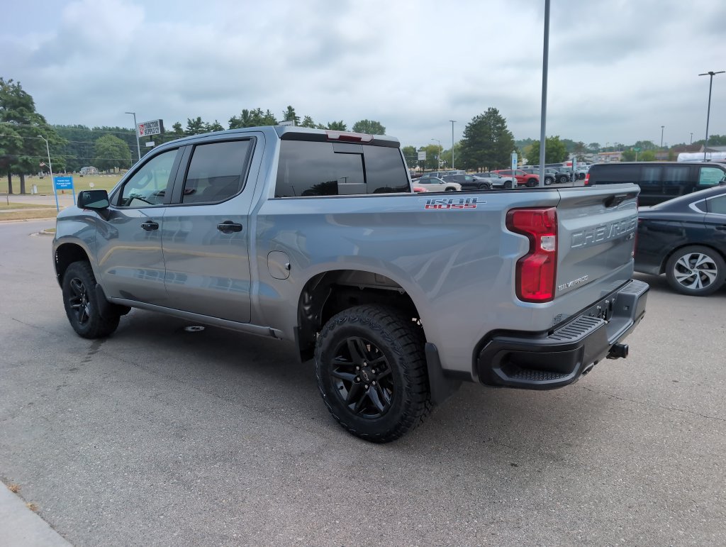 Used 2024 Chevrolet Silverado 1500 LT Trail Boss w/ Convenience Package II AWD/4WD image 6