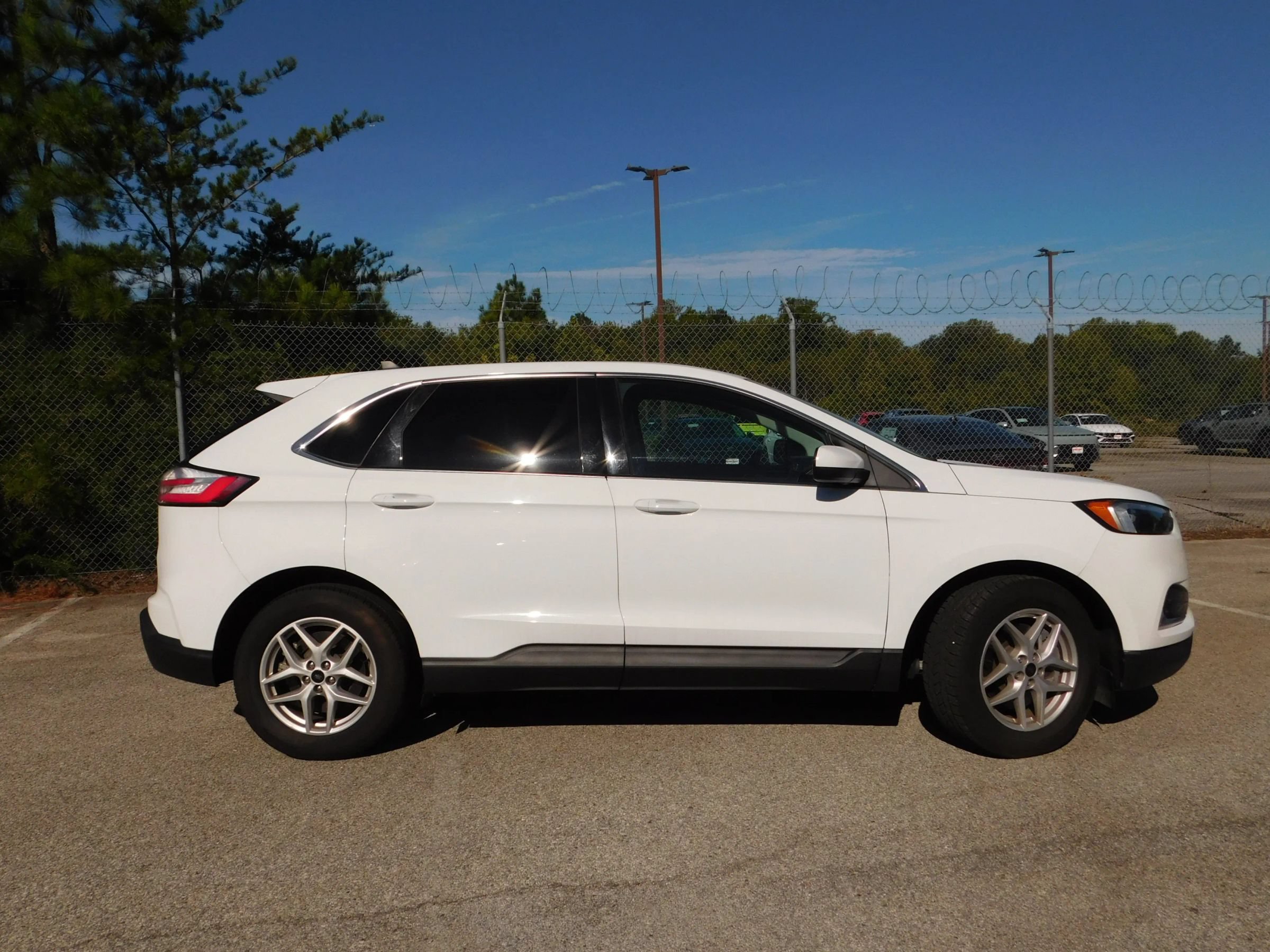 Used 2023 Ford Edge SEL AWD/4WD image 5