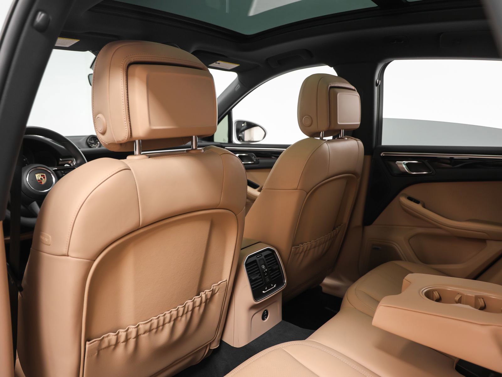 Certified 2023 Porsche Macan AWD/4WD image 37