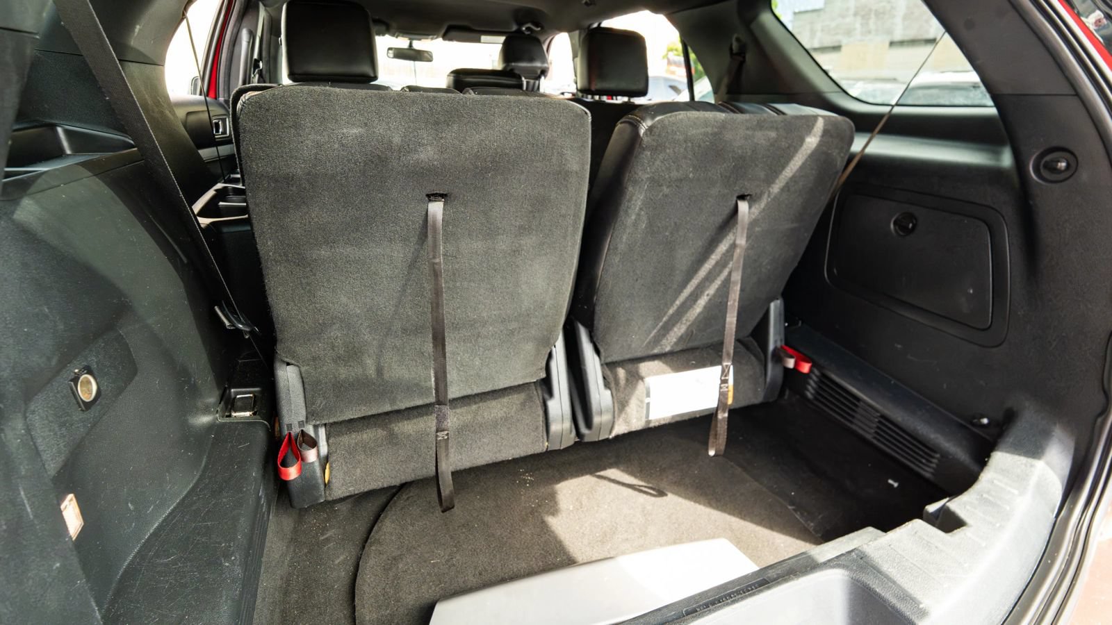 Used 2017 Ford Explorer XLT w/ Equipment Group 202A AWD/4WD image 22