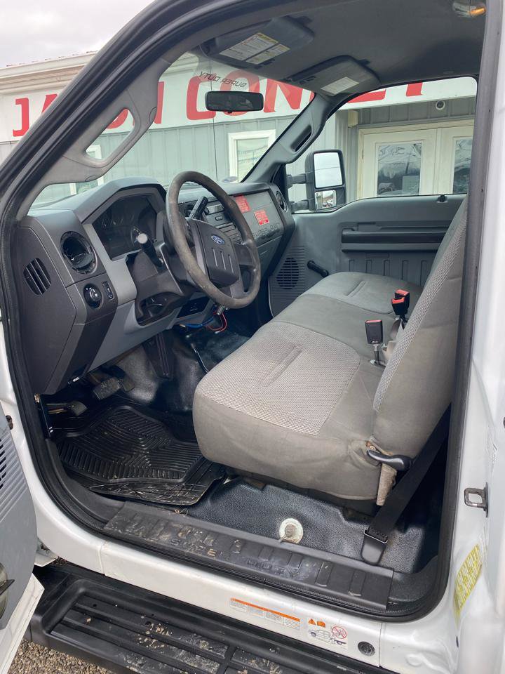 Used 2012 Ford F450 XL w/ High Capacity Trailer Tow Pkg image 7