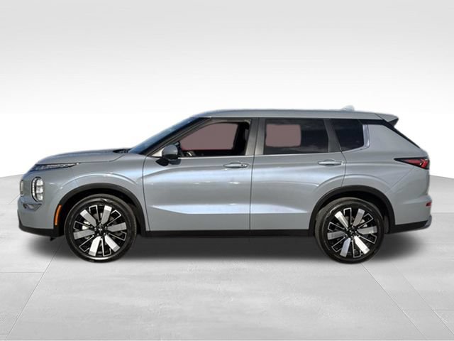Used 2026 Mitsubishi Outlander SE FWD image 2
