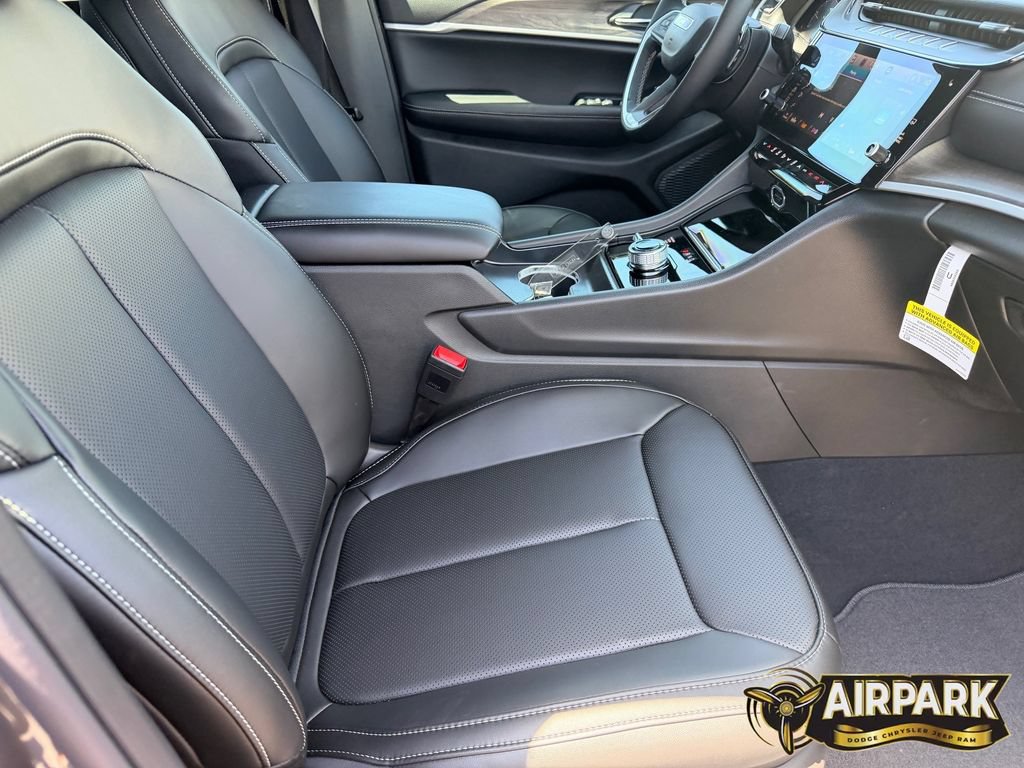 New 2026 Jeep Grand Cherokee Limited w/ Luxury Tech Group II AWD/4WD image 12