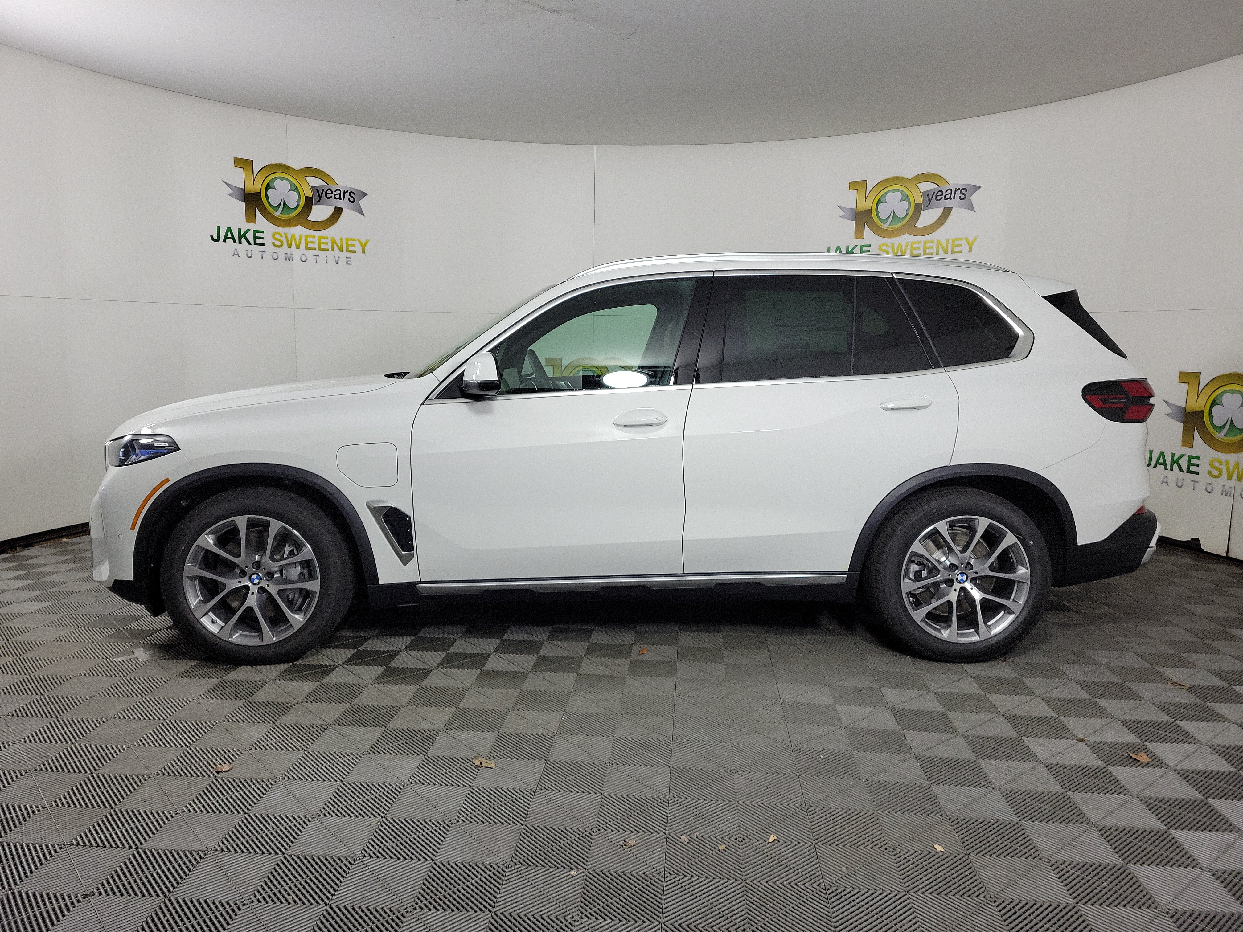 New 2026 BMW X5 xDrive50e AWD/4WD image 4