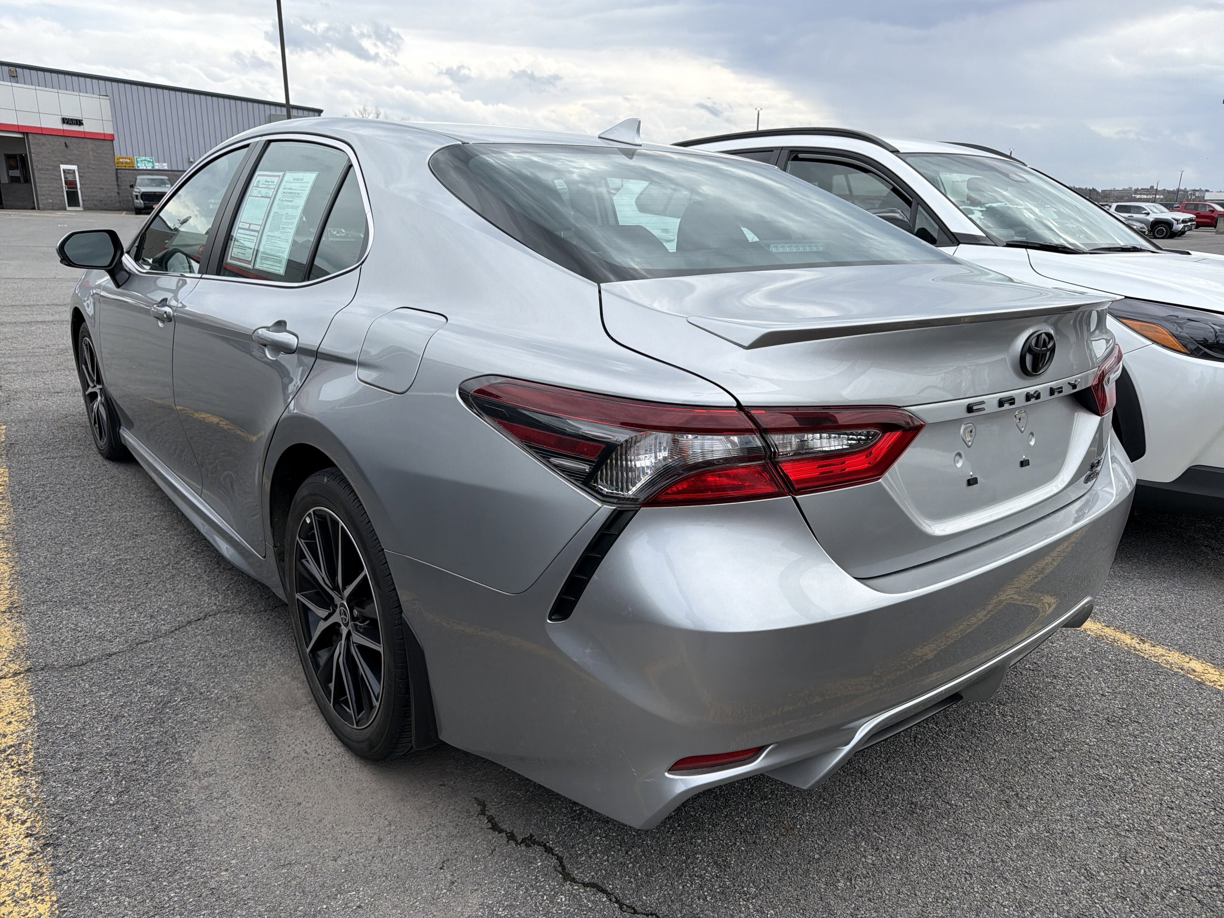 Used 2024 Toyota Camry SE AWD/4WD image 5