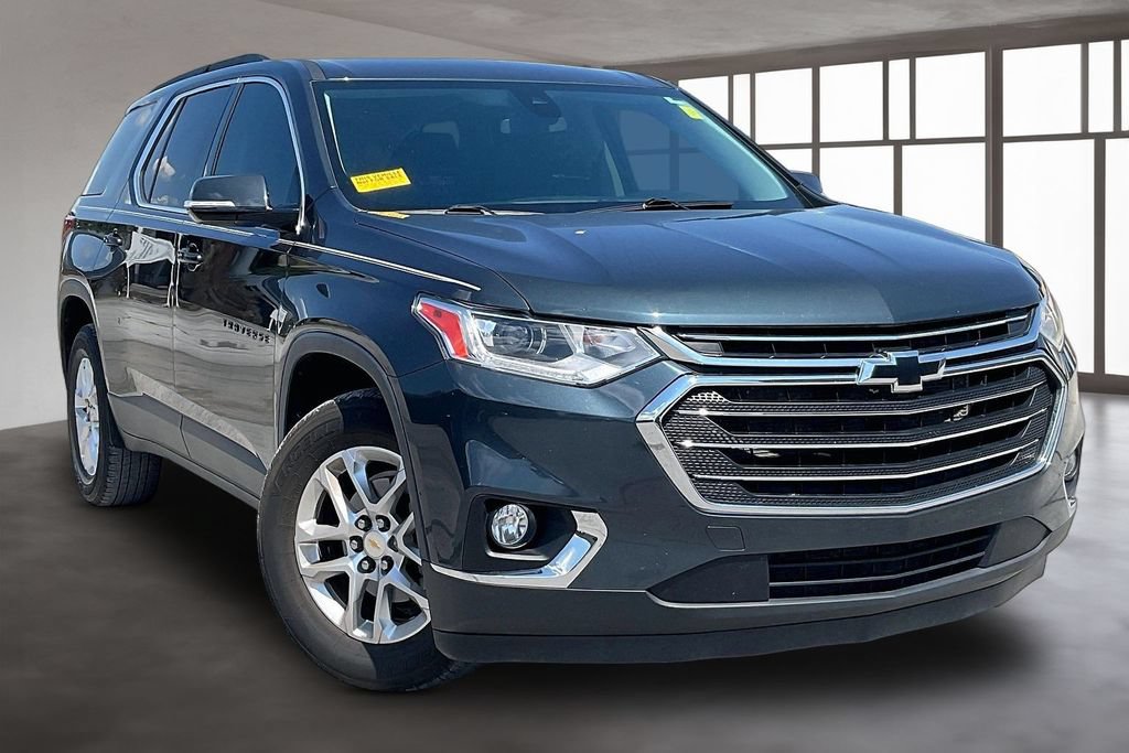 Used 2020 Chevrolet Traverse LT w/ Driver Confidence II Package FWD image 3