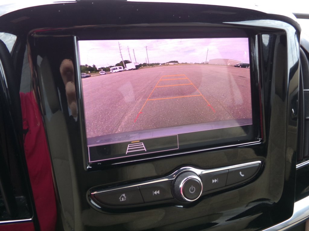 Used 2023 Chevrolet Traverse LS image 7