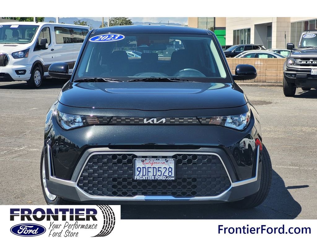 Used 2023 Kia Soul LX FWD image 3
