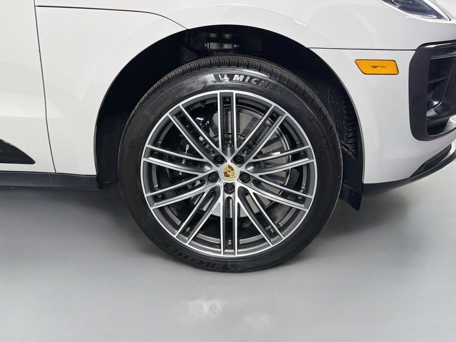 Certified 2025 Porsche Macan GTS AWD/4WD image 14