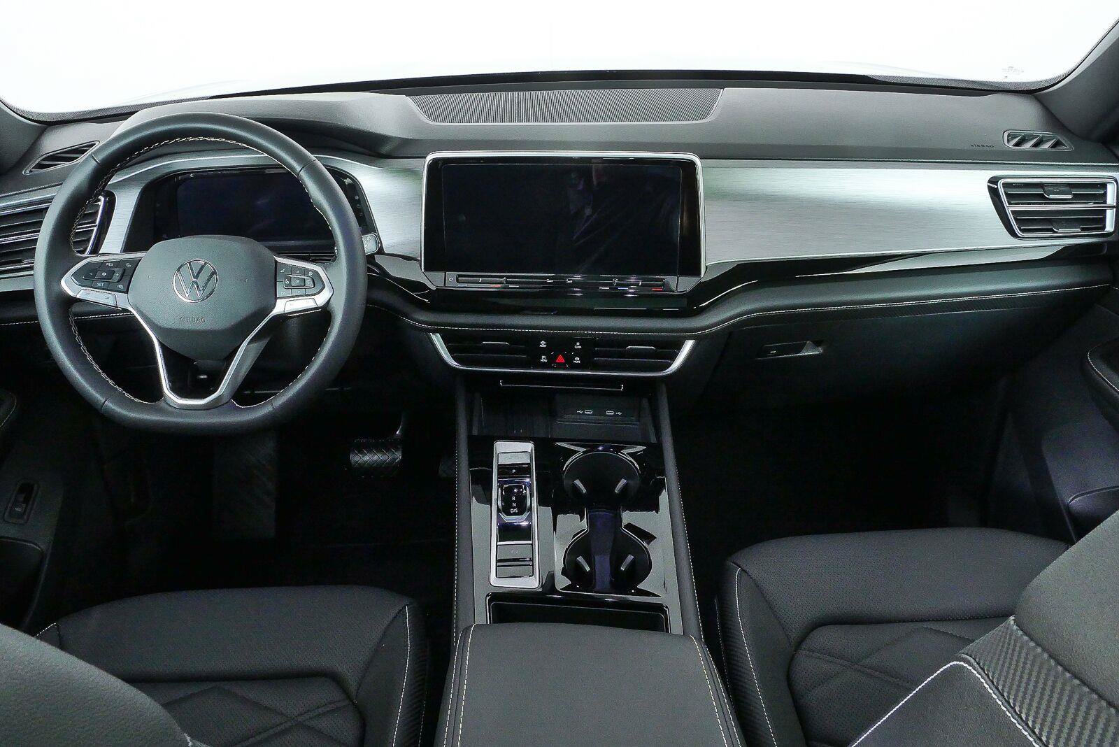 Certified 2025 Volkswagen Atlas Cross Sport SE w/ Panoramic Sunroof Package AWD/4WD image 15