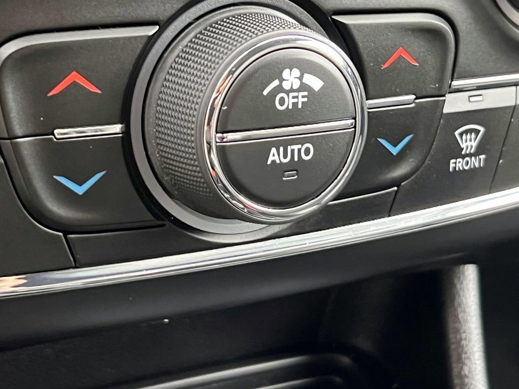 Used 2020 Jeep Cherokee Latitude Plus w/ Comfort/Convenience Group image 32