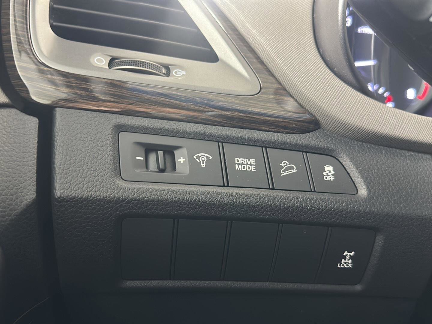 Used 2017 Hyundai Santa Fe Sport AWD/4WD image 10