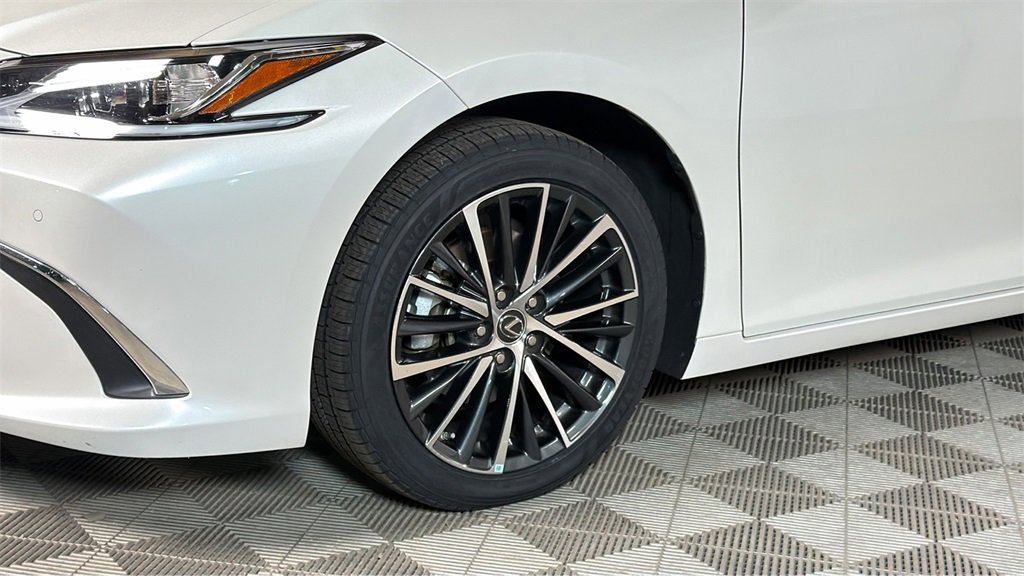 Certified 2024 Lexus ES 350 w/ Premium Package image 4