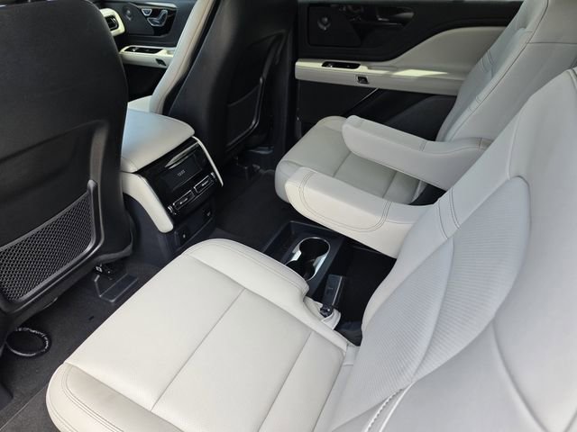 Used 2025 Lincoln Aviator AWD w/ Jet Appearance Package image 24