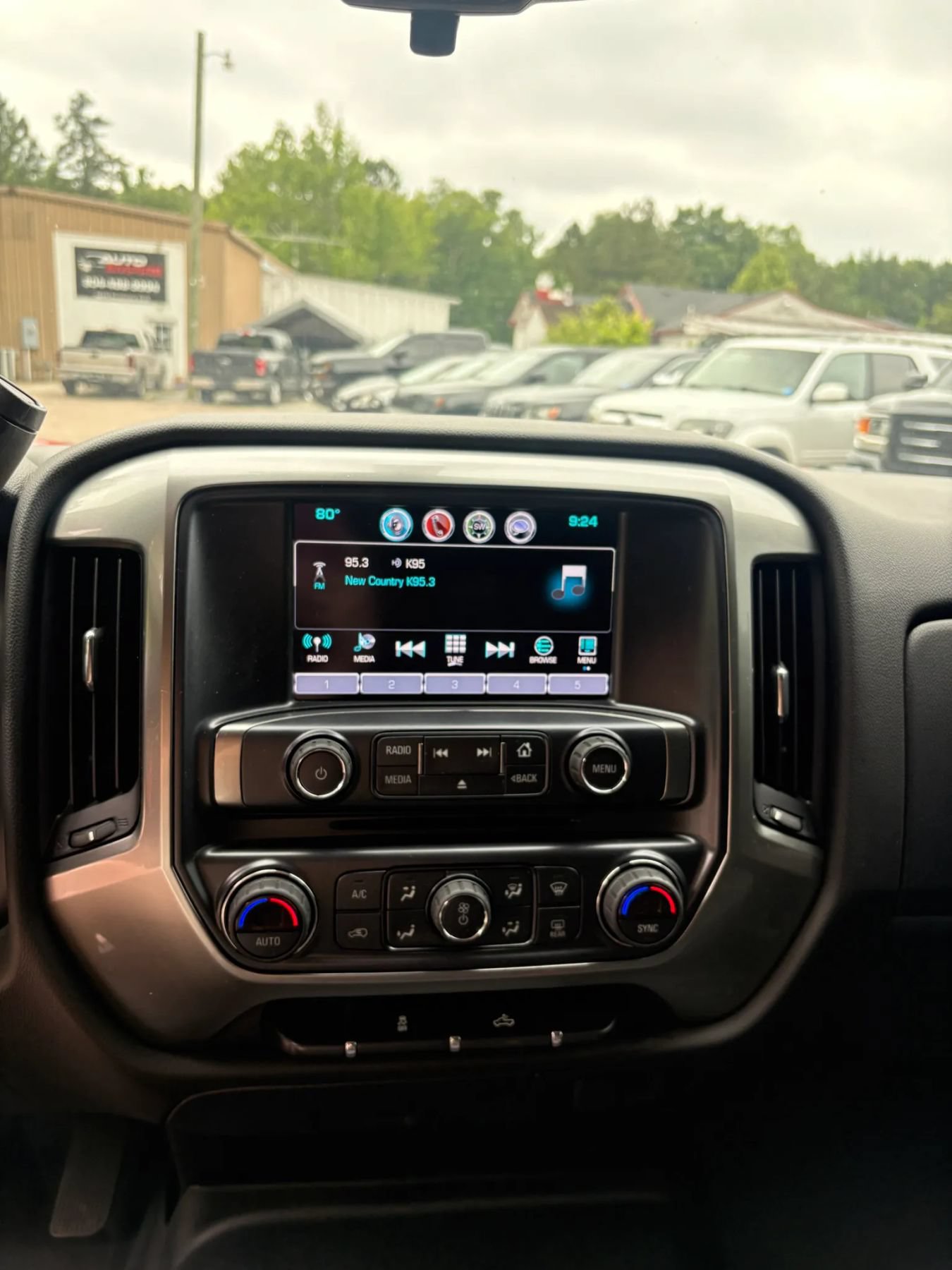 Used 2018 Chevrolet Silverado 1500 LT w/ All Star Edition AWD/4WD image 12