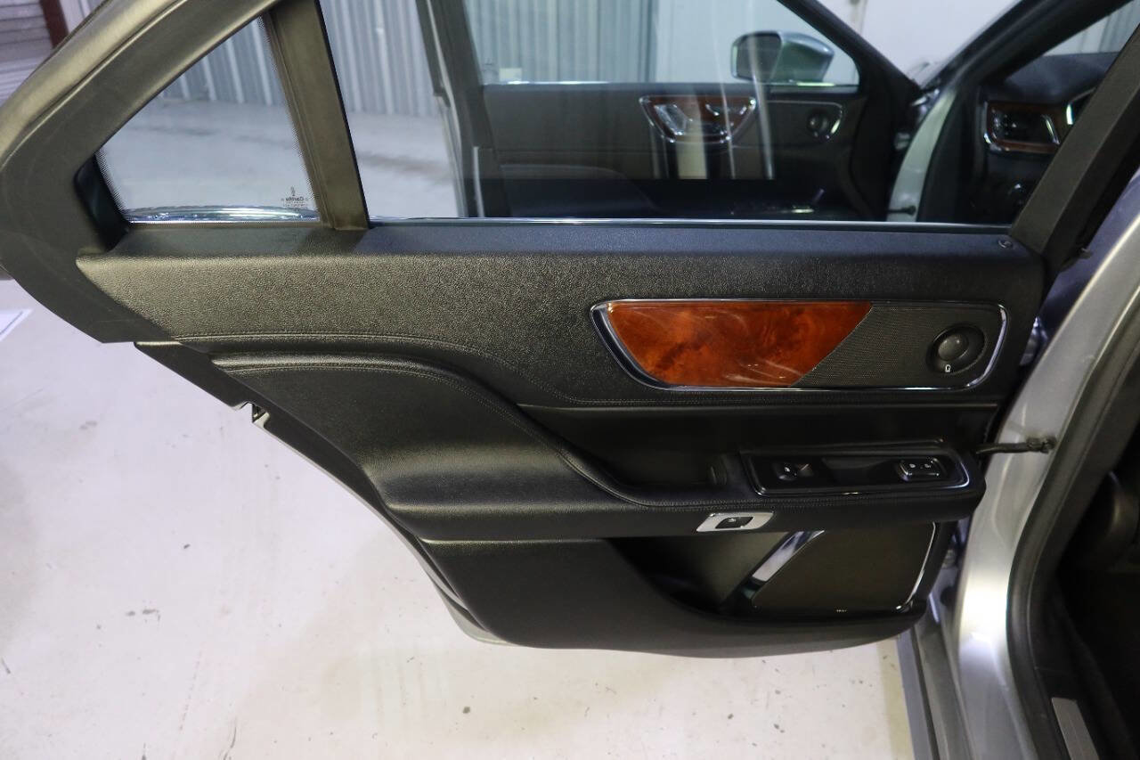 Used 2020 Lincoln Continental Reserve image 33