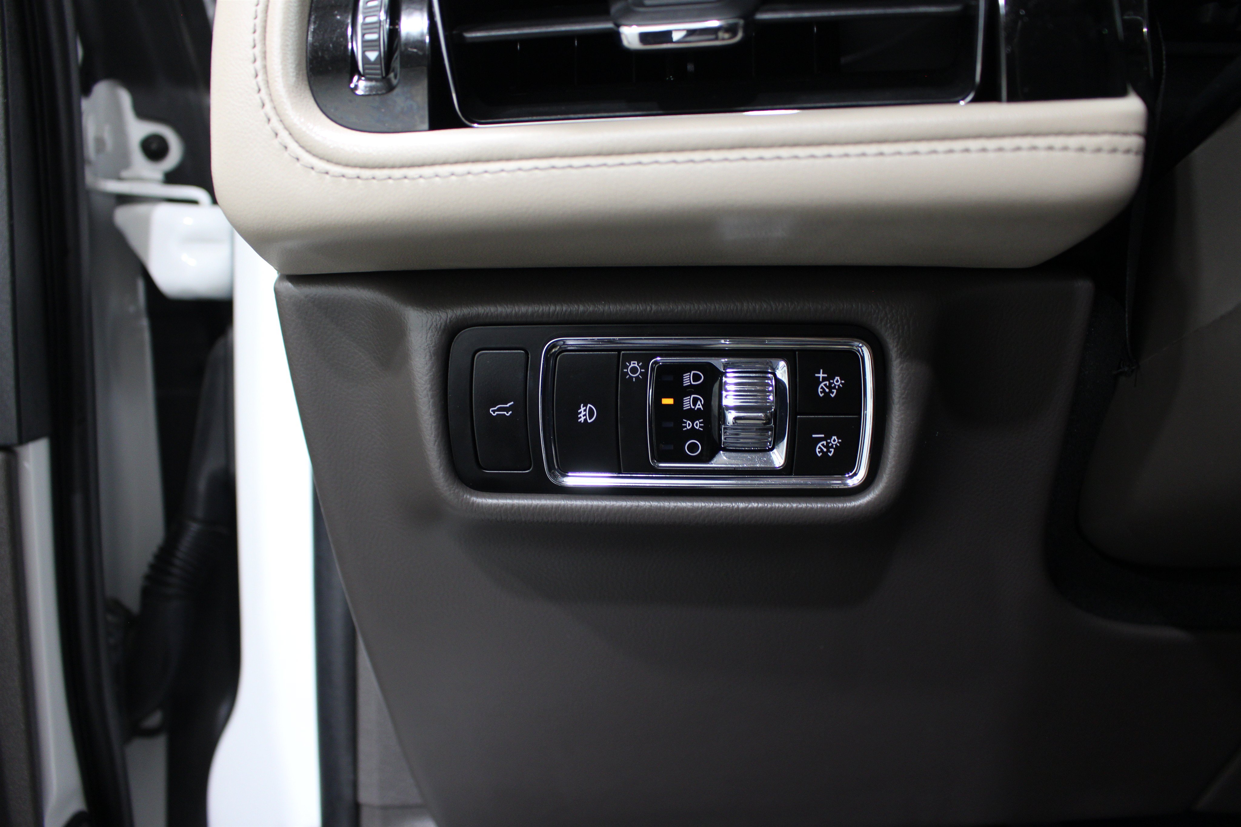 Used 2023 Lincoln Aviator Reserve w/ Equipment Group 201A AWD/4WD image 9