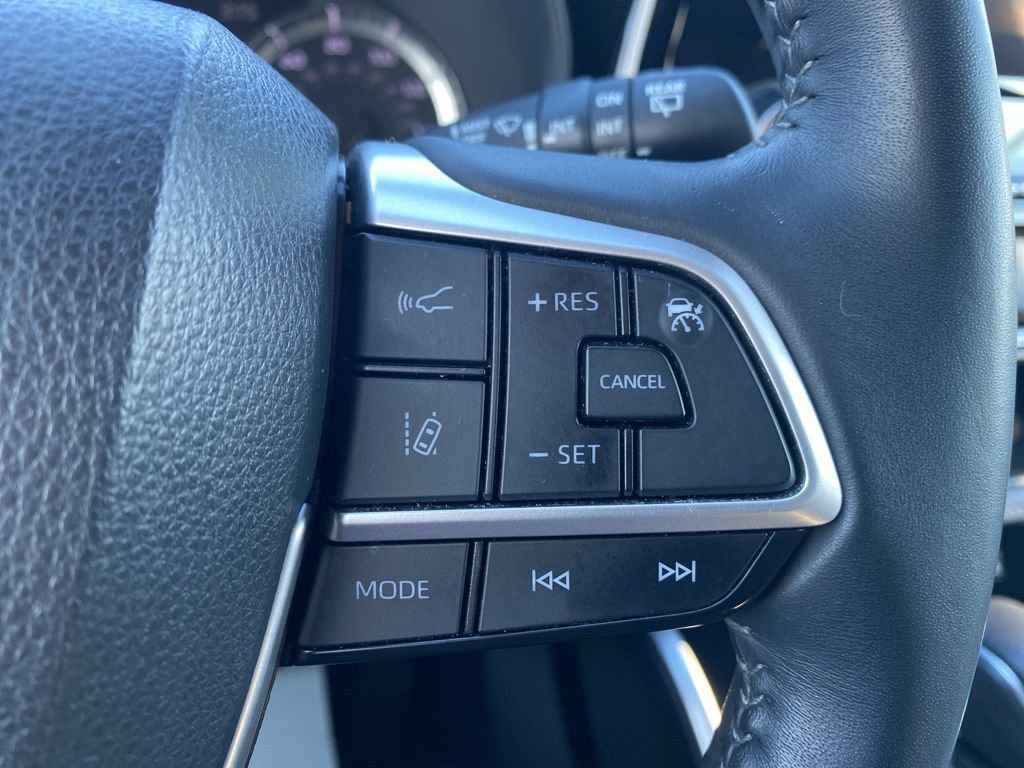 Used 2023 Toyota Highlander LE image 28