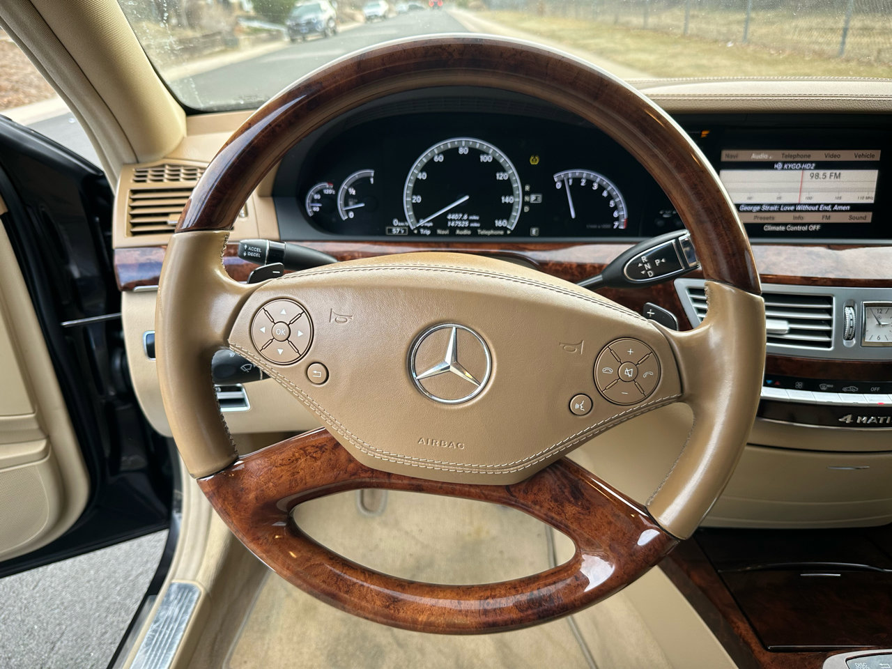 Used 2011 Mercedes-Benz S 550 4MATIC image 11