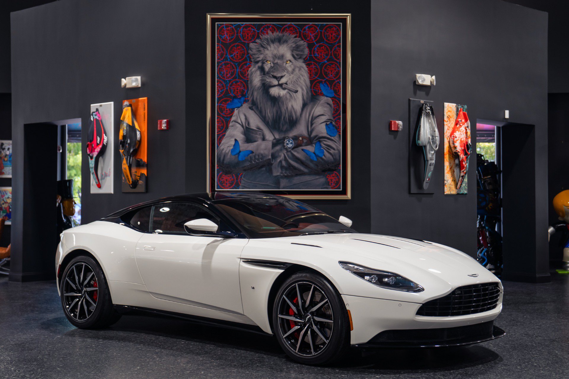 Used 2018 Aston Martin DB11 V12 RWD image 4