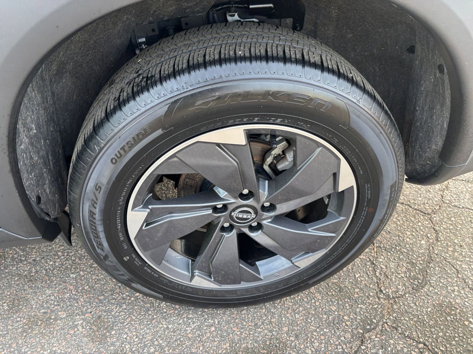 Used 2025 Nissan Rogue SV image 32