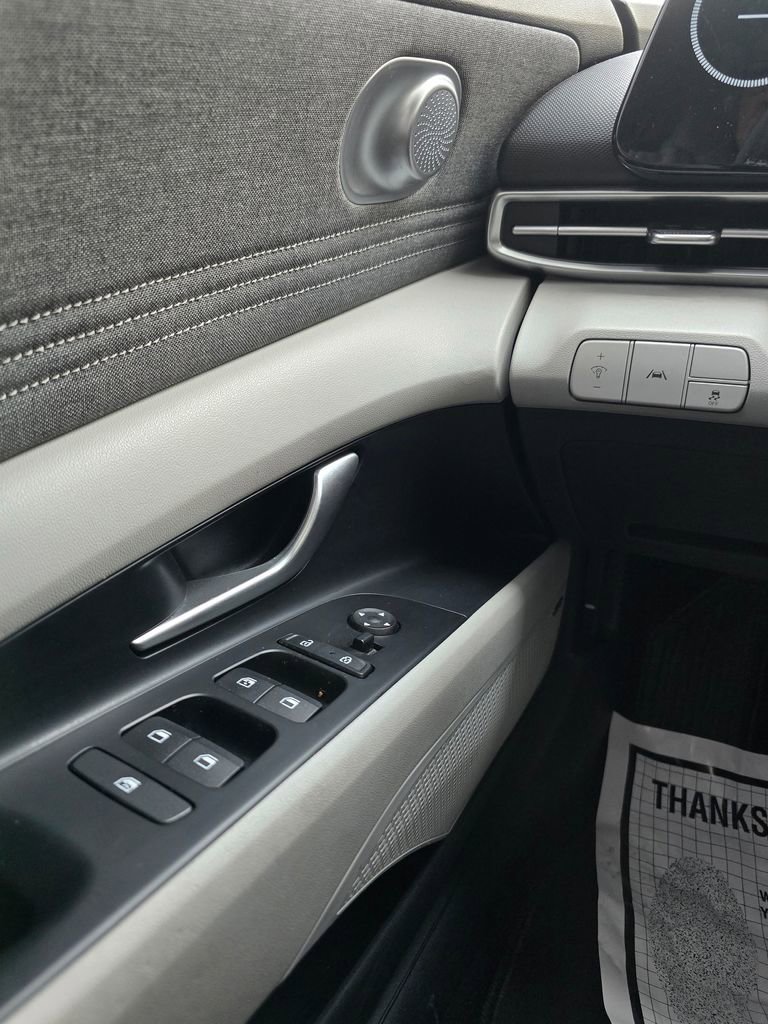 Used 2021 Hyundai Elantra Limited image 21