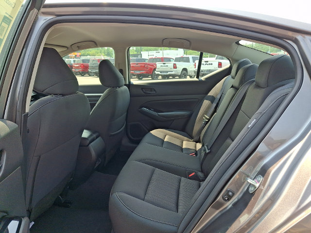 Used 2023 Nissan Altima 2.5 SV FWD image 13