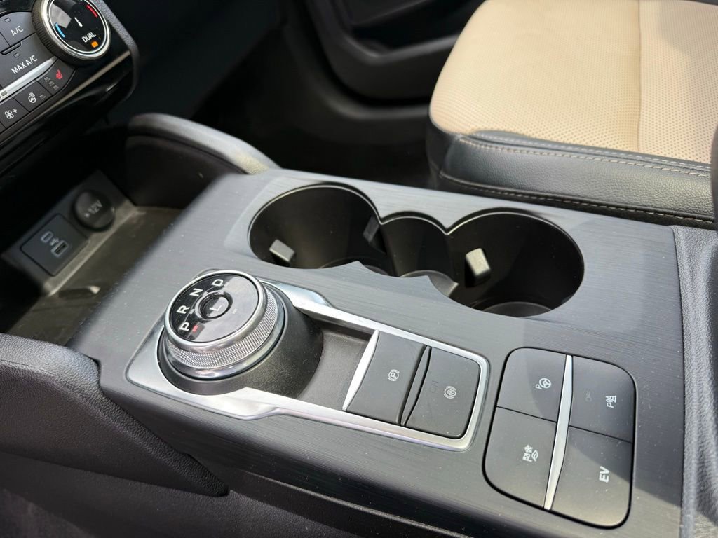 Used 2022 Ford Escape Titanium w/ Titanium Premium Package image 16