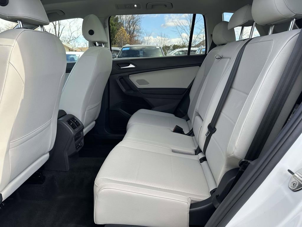 Used 2019 Volkswagen Tiguan SE w/ Panoramic Sunroof Package image 13