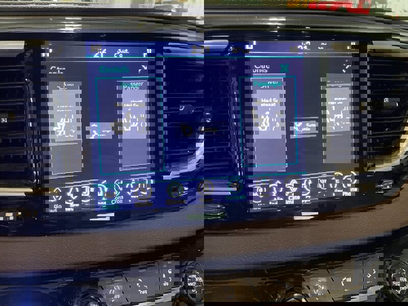 Used 2018 Chrysler Pacifica Touring-L image 11