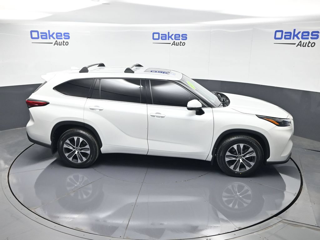Used 2022 Toyota Highlander XLE AWD/4WD image 54