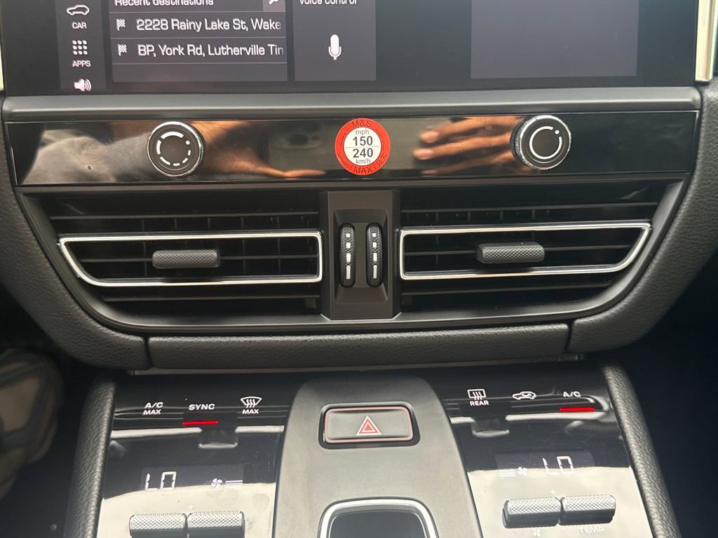 Used 2023 Porsche Macan Turbo image 24
