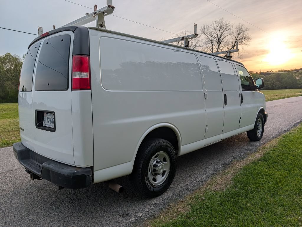 Used 2017 Chevrolet Express 3500 Extended RWD image 5
