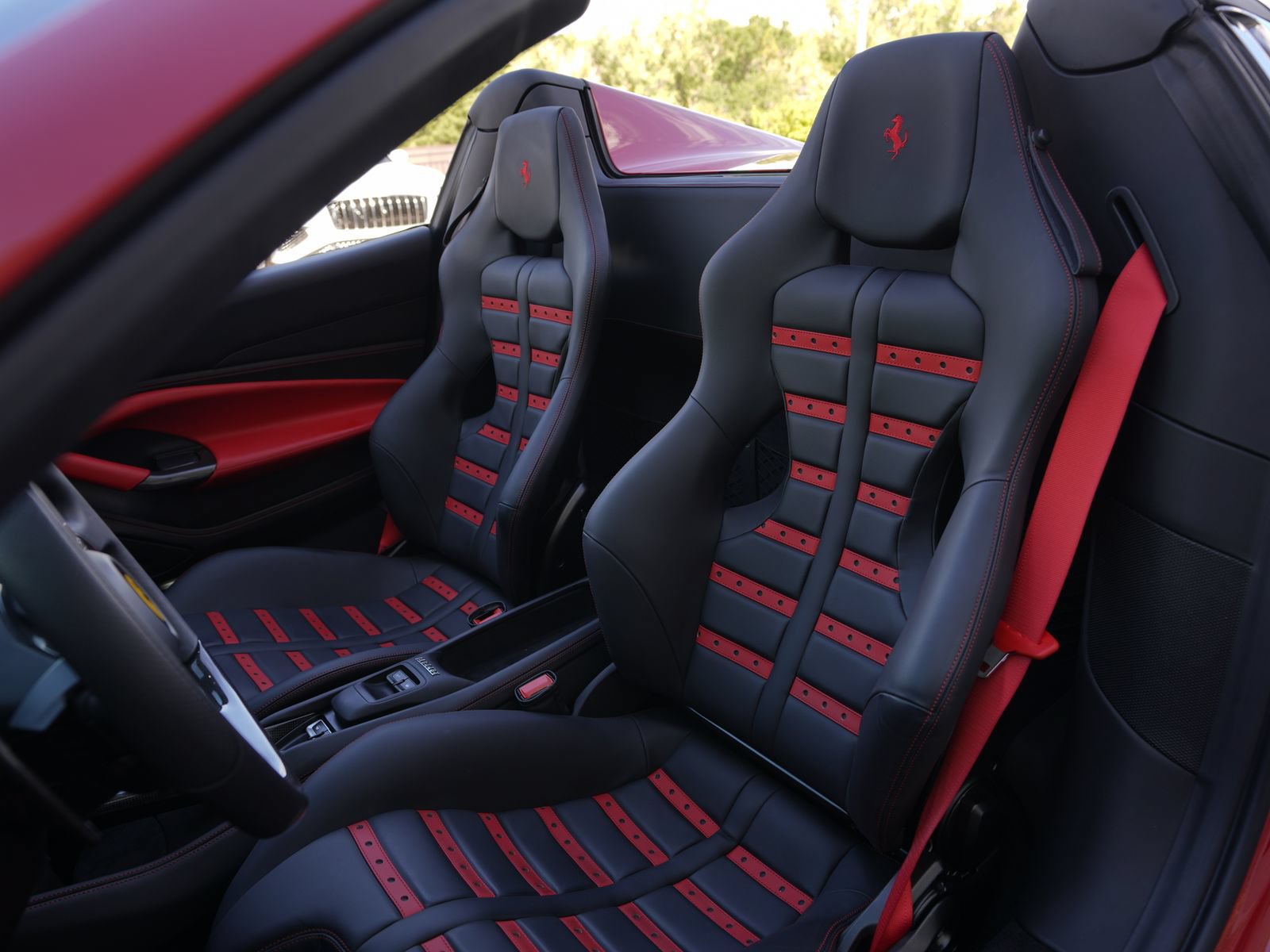 Used 2023 Ferrari F8 Tributo RWD image 33