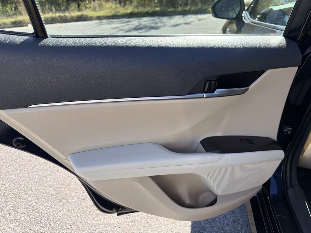 Used 2021 Toyota Camry LE image 15