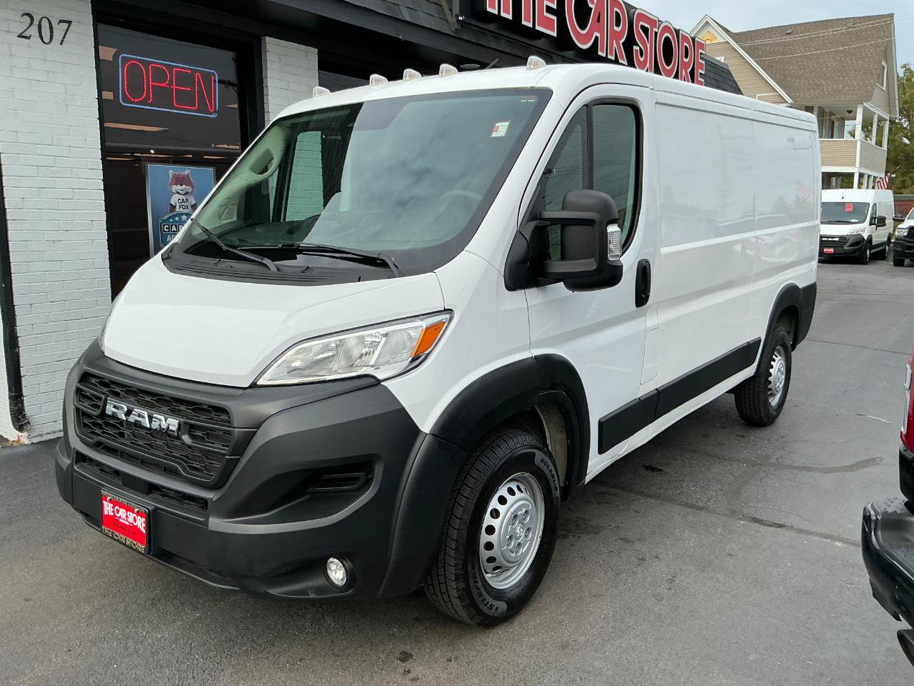 Used 2025 RAM ProMaster 2500 w/ Convenience Group FWD image 2