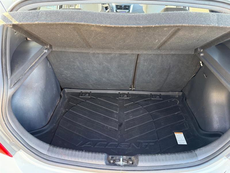 Used 2013 Hyundai Accent SE image 5