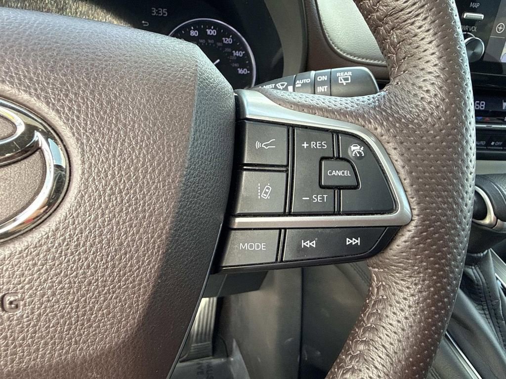 Used 2021 Toyota Sienna Platinum image 37