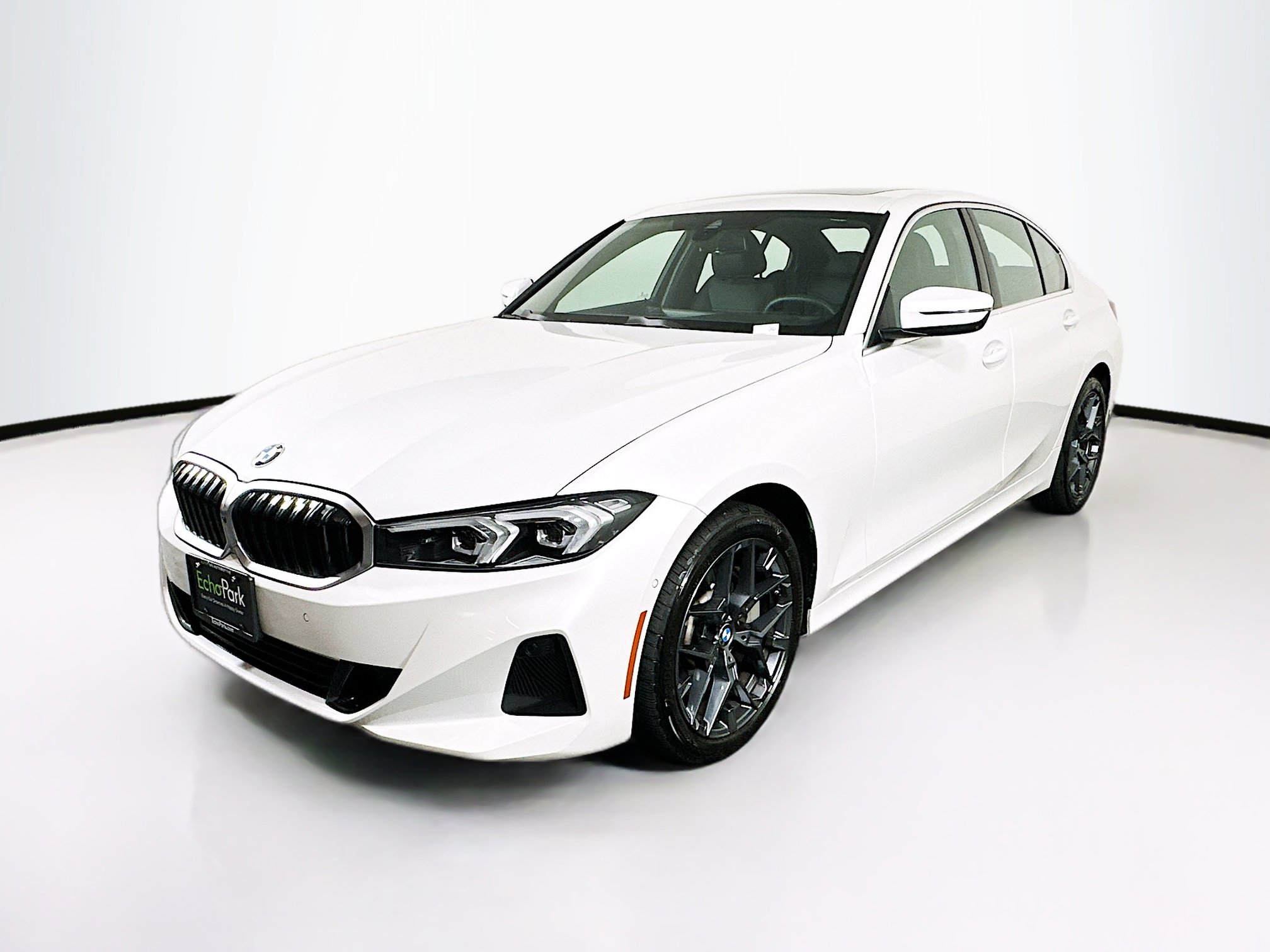 Used 2025 BMW 330i Sedan image 3