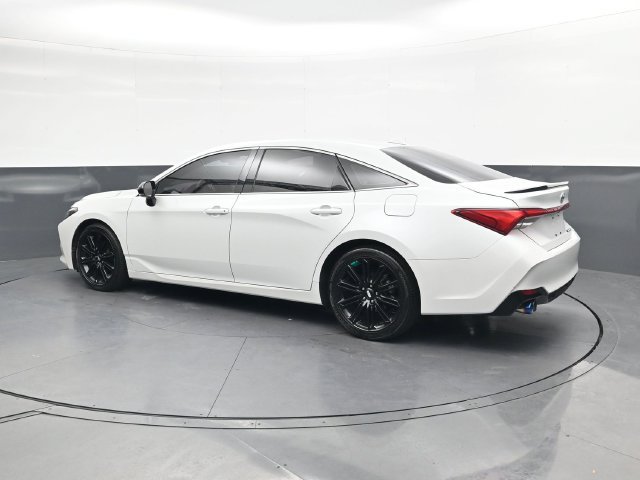Used 2019 Toyota Avalon Touring FWD image 7