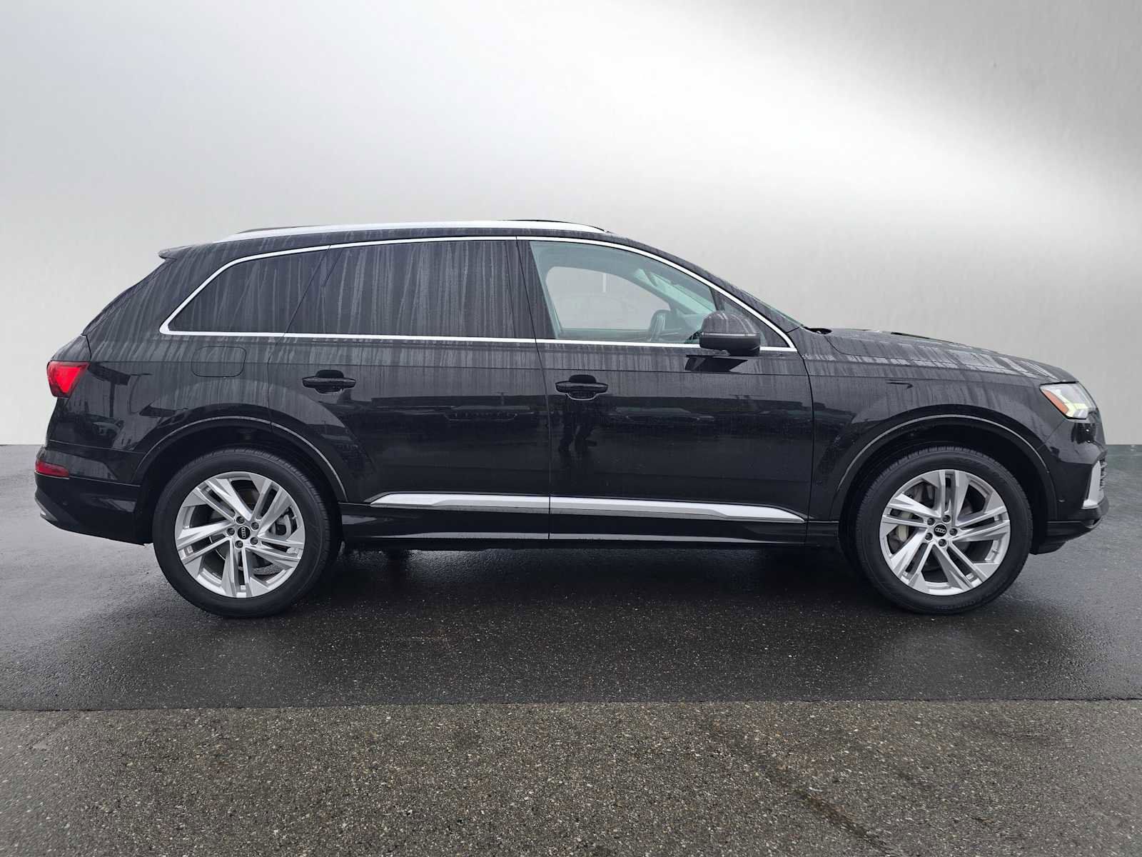 Used 2024 Audi Q7 Premium Plus image 2