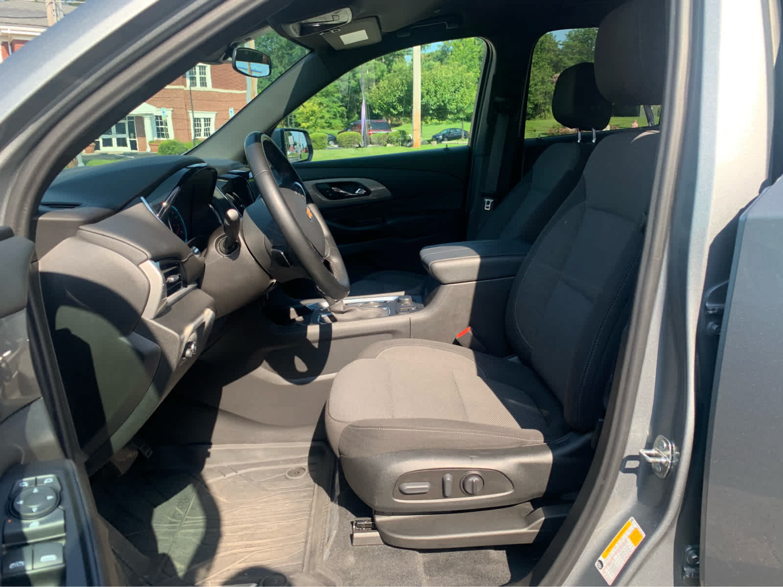 Used 2023 Chevrolet Traverse LT w/ LPO, Floor Liner Package AWD/4WD image 11