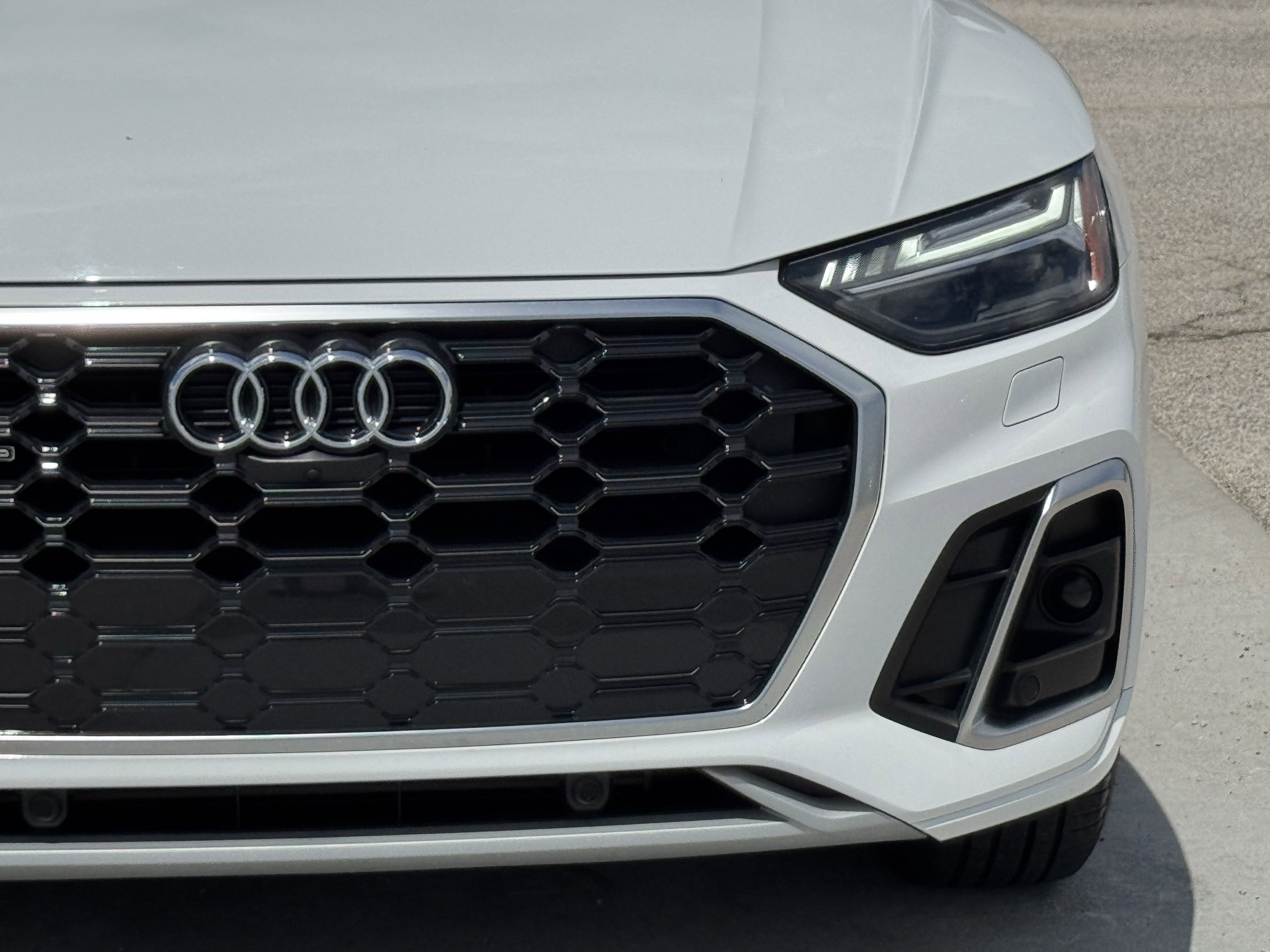 Used 2023 Audi Q5 2.0T Prestige w/ Prestige Package image 5